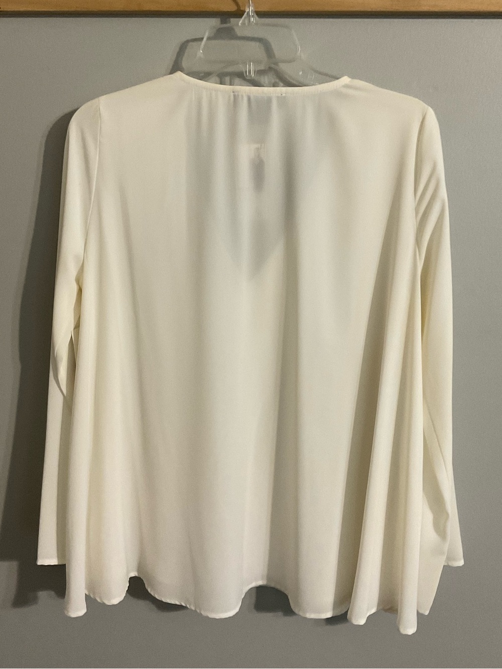NWT Karen Kane Cream V-Neck Long Sleeve Blouse with Silver Rhinestone Trim Small - Picture 4 of 8